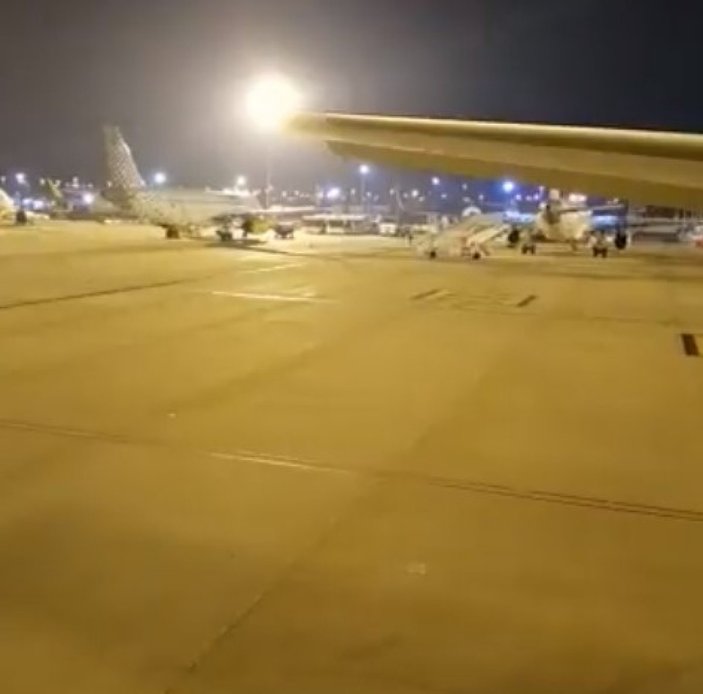 Pegasus uçağı Barselona'ya acil iniş yaptı, 28 yolcu kaçtı