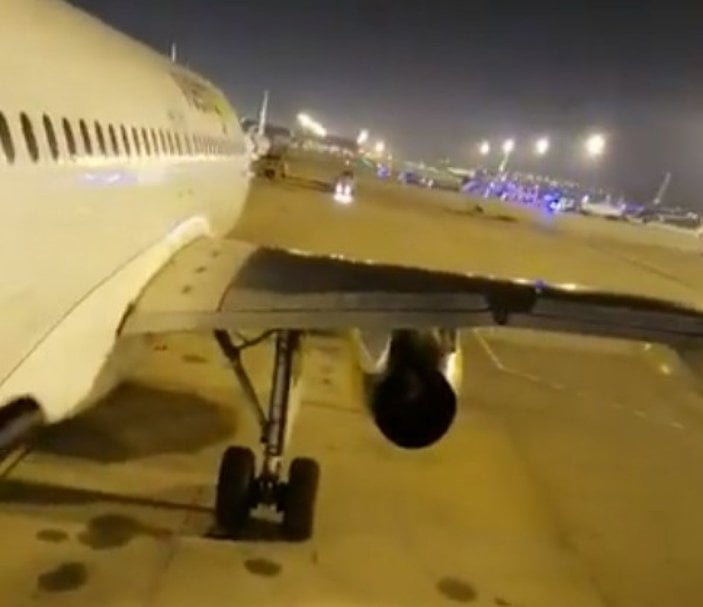 Pegasus uçağı Barselona'ya acil iniş yaptı, 28 yolcu kaçtı