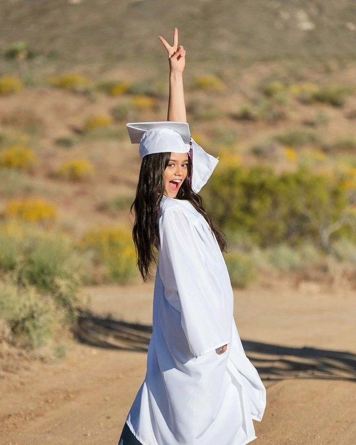 Wednesday'in yıldızı Jenna Ortega'nın sosyal medyadaki hali mest etti! 'Asi güzellik'