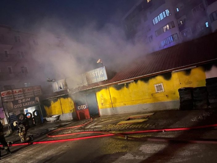 Ankara’da 3 dükkan yandı, zarar 1 milyonu geçti