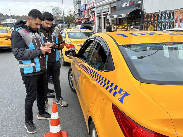 Kadıköy'de yediği cezaya öfkelenen taksiciye bir ceza daha kesildi