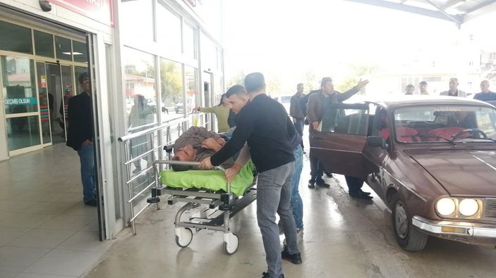 Adana’da çifte römorkun devrilmesi sonucu 34 işçi yaralandı