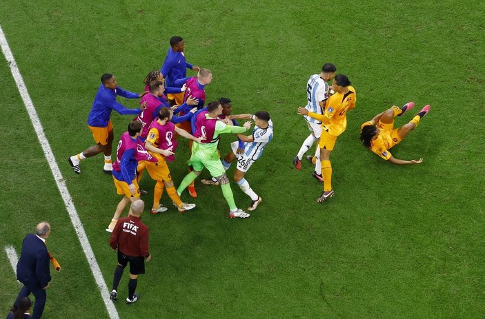 Hollanda-Arjantin maçında sarı kart rekoru kırıldı 