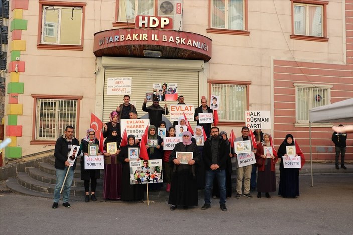 Diyarbakır'da eyleme katılan anne: Evladımı kandırdılar