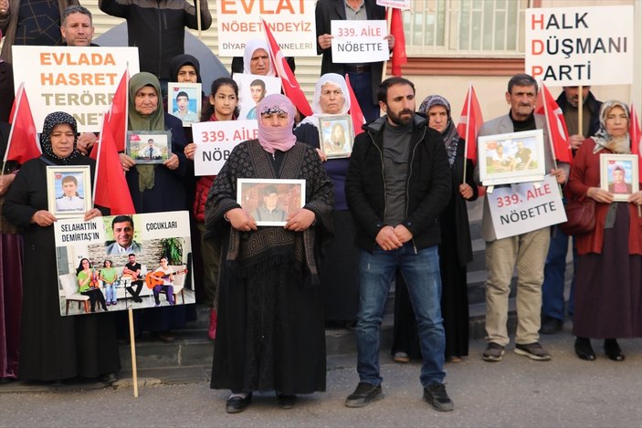 Diyarbakır'da eyleme katılan anne: Evladımı kandırdılar