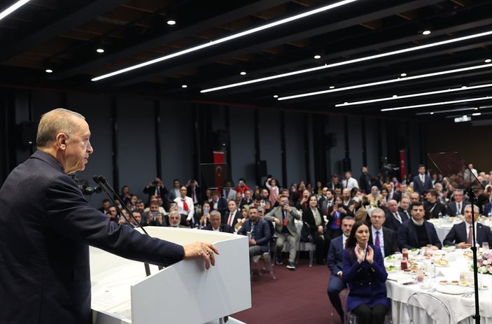 Cumhurbaşkanı Erdoğan: Yabancı komiserin konuşmasını pazarlamak cahillik alametidir
