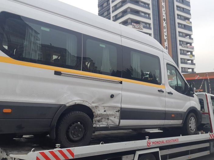 Ankara'da okul servisi devrilerek metreceler sürüklendi