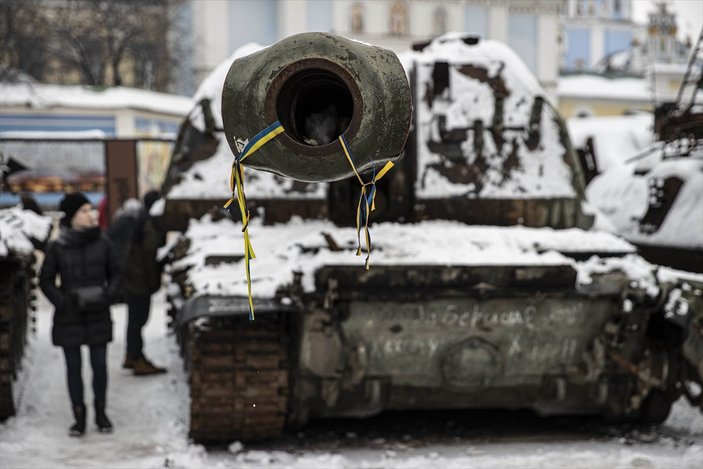 Rus tankları, Ukrayna'da sergileniyor