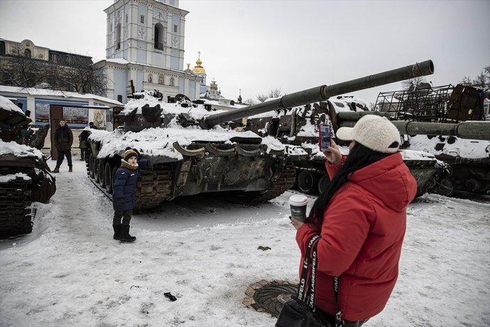 Rus tankları, Ukrayna'da sergileniyor