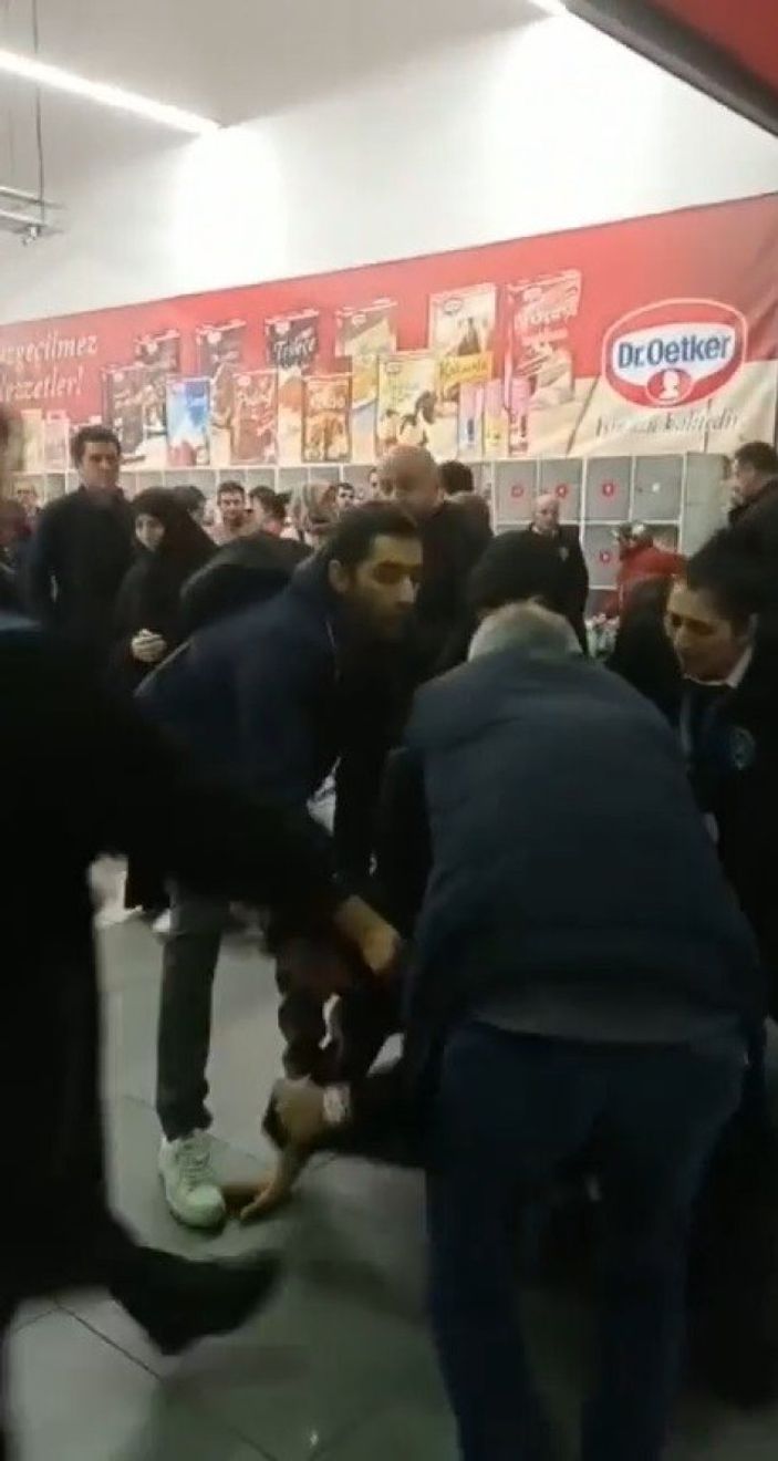 i Bağcılar’da alışveriş arabası yüzünden kavga çıktı