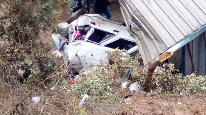 Aydın'da virajı alamayan araç, uçurumdan düştü  