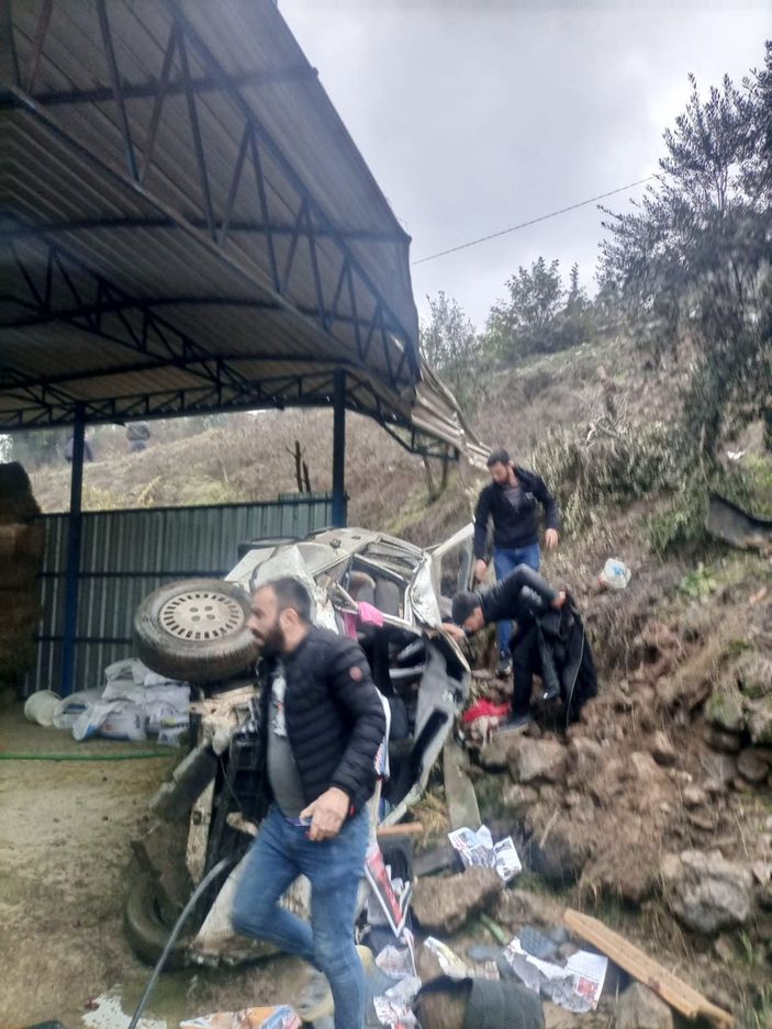 Aydın'da virajı alamayan araç, uçurumdan düştü  