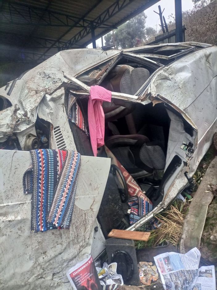 Aydın'da virajı alamayan araç, uçurumdan düştü  