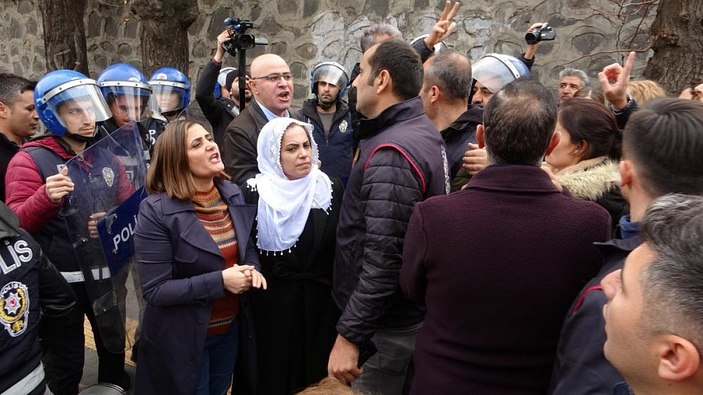 Diyarbakır'da HDP'li vekille polis arasında tartışma çıktı