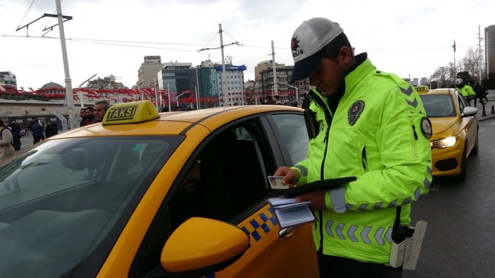 Taksim’de ticari taksilere denetim yapıldı