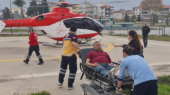 İzmir'de kalp krizi geçiren adamın yardımına ambulans helikopter yetişti
