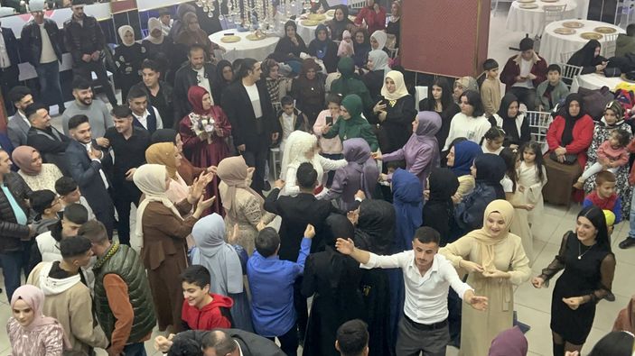 i Esenyurt'ta 15 yaşındaki kız çocuğunun düğününe polis baskını