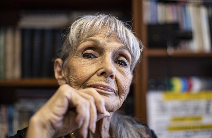 Oyuncu Suna Selen: Tiyatroyu her zaman daha çok sevdim, Burcu Biricik hayranıyım