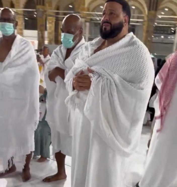 GÖZYAŞLARINI TUTAMADI! DJ Khaled, Mike Tyson ile gittiği Kabe’de gözyaşlarına hakim olamadı! 