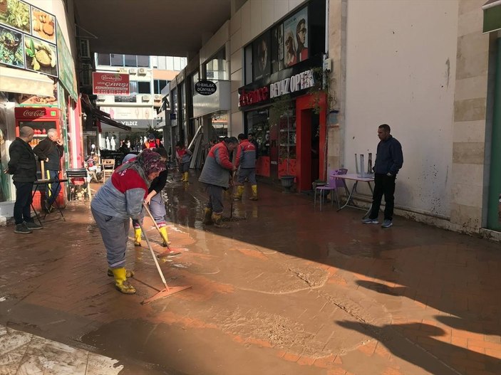 Antalya'da sel bölgesine sarı kodlu uyarı yapıldı