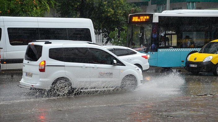 Antalya'da sel bölgesine sarı kodlu uyarı yapıldı
