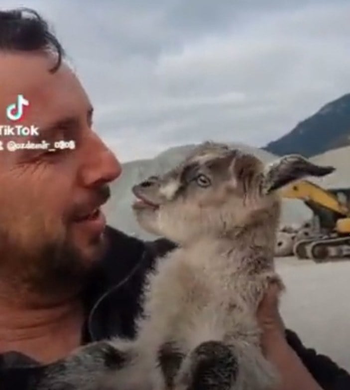 Karadenizli vatandaşın yavru keçiye sevgisi 