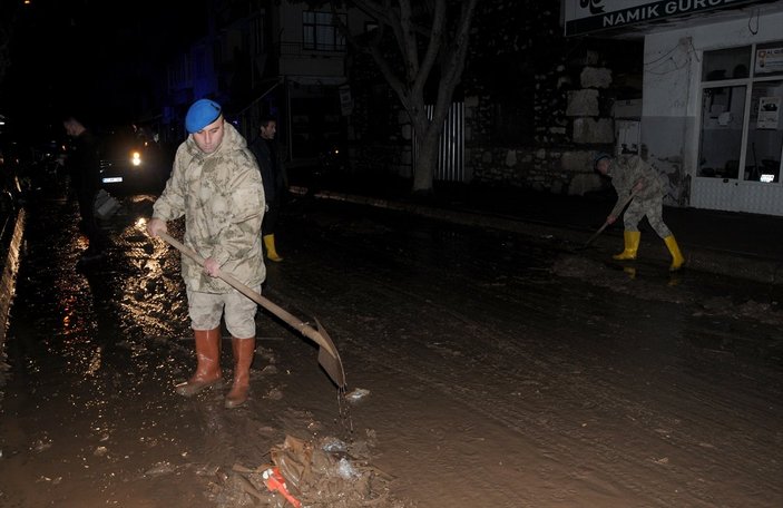 Mehmetçik, Antalya'da afetzedeler için seferber oldu