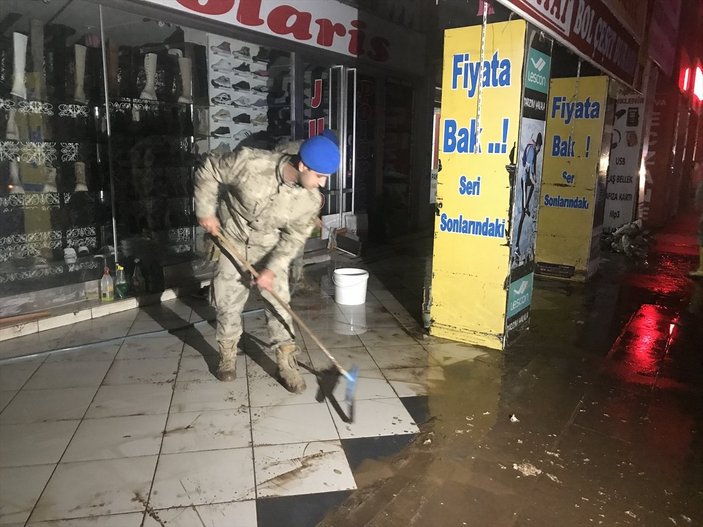 Mehmetçik, Antalya'da afetzedeler için seferber oldu