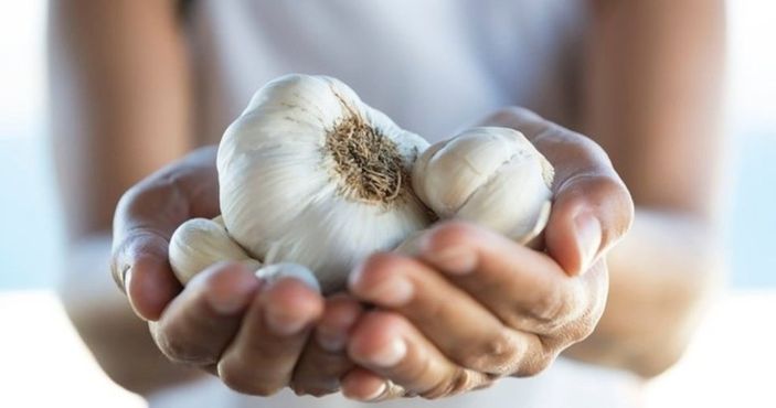 Uyumadan önce parmağınıza sarımsak sararsanız... Sabah öyle bir etkisi var ki!