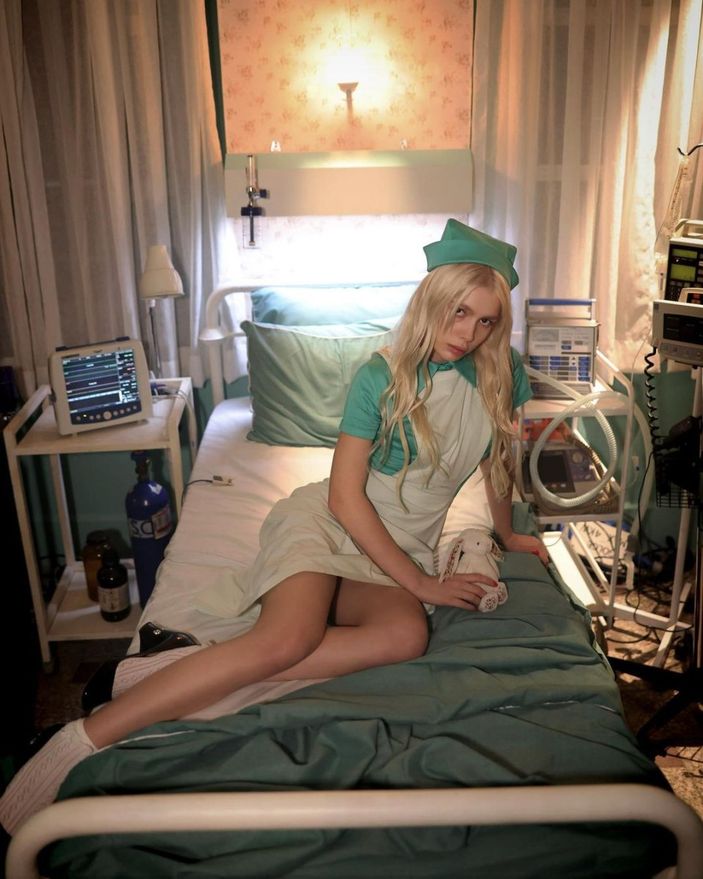 Aleyna Tilki cesur hemşire kostümüyle nefes kesti! 'Bizi de muayene et güzelim'