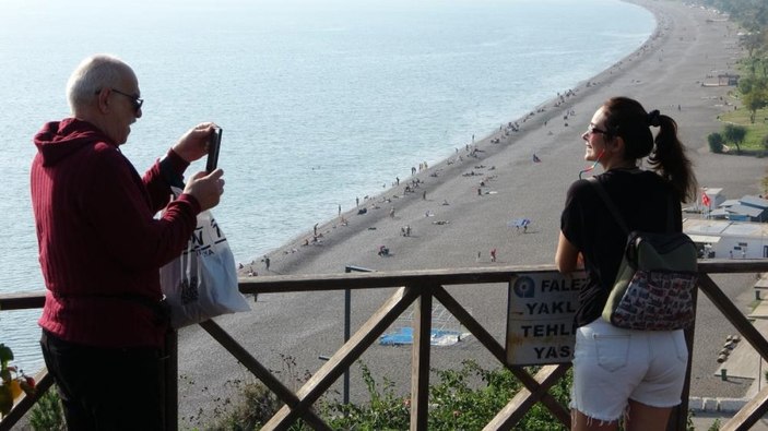 Antalya'da aralıkta da plajlar doldu