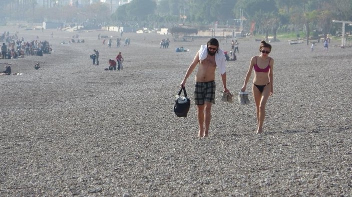 Antalya'da aralıkta da plajlar doldu