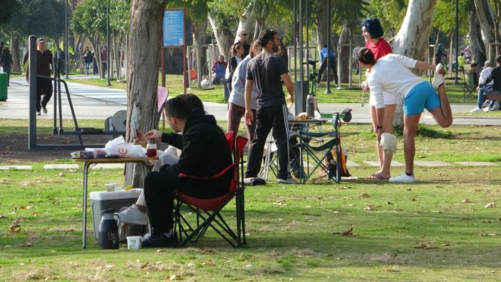 Antalya'da aralıkta da plajlar doldu