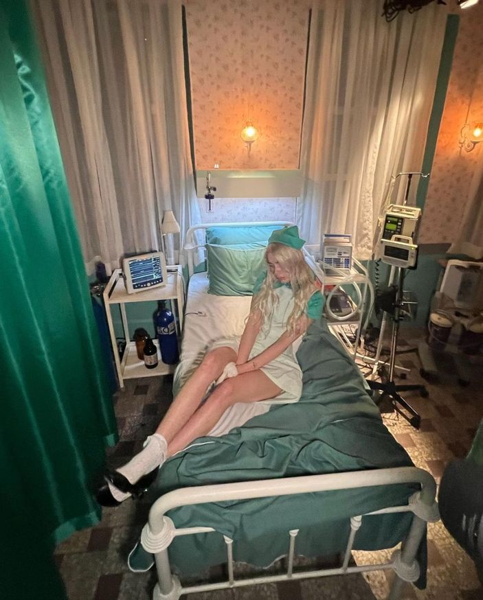 Aleyna Tilki cesur hemşire kostümüyle nefes kesti! 'Bizi de muayene et güzelim'