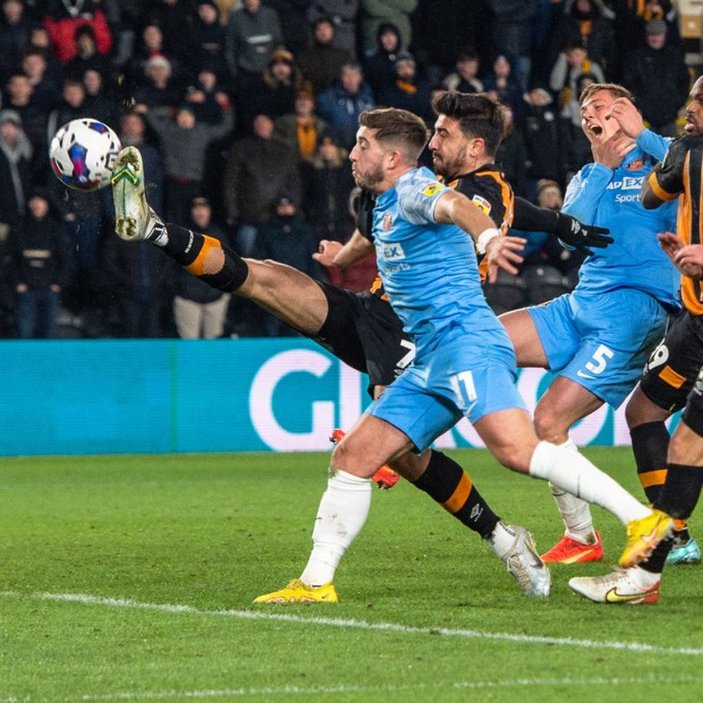 Hull City, Ozan Tufan'ın golüyle 1 puanı aldı