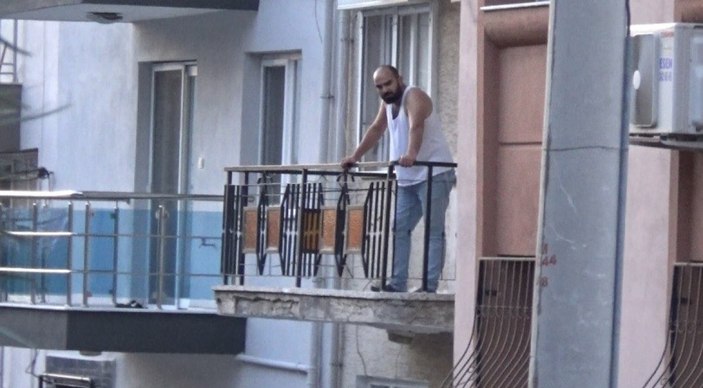 İzmir'de öfkeli eş karısını bıçakla rehin aldı