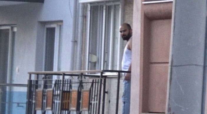İzmir'de öfkeli eş karısını bıçakla rehin aldı