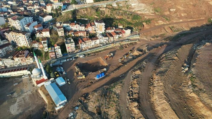 Kocaeli'de kentsel dönüşüm için kazılan alandan tarihi mezar çıktı