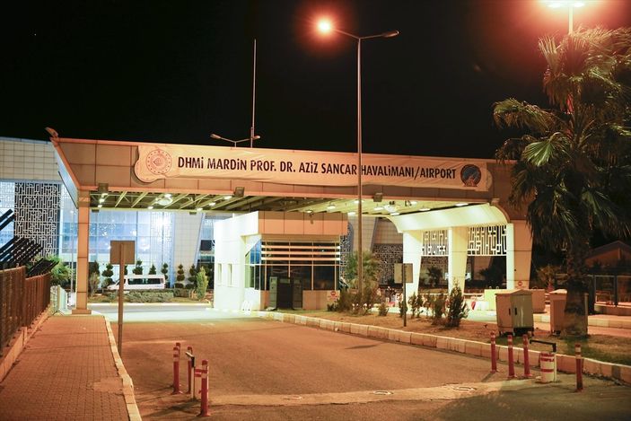Mardin Havalimanı'nın girişine yeni ismi asıldı