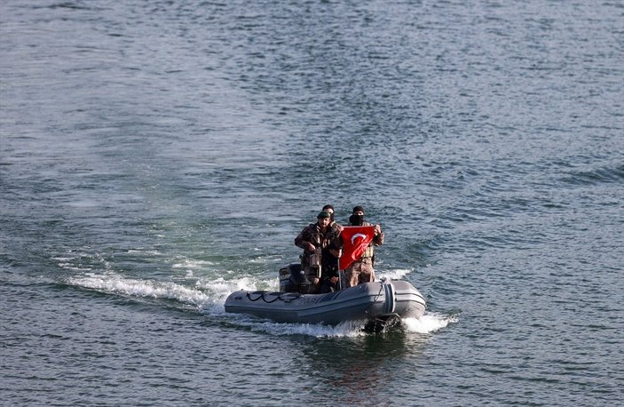 İstanbul'da özel harekat polisleri yıl sonu tatbikatı ile güven verdi