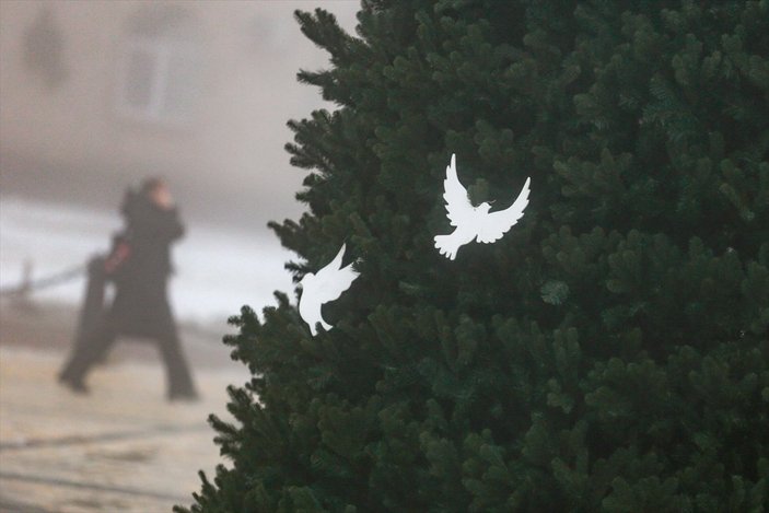 Ukrayna'da savaşın gölgesinde yılbaşı hazırlığı