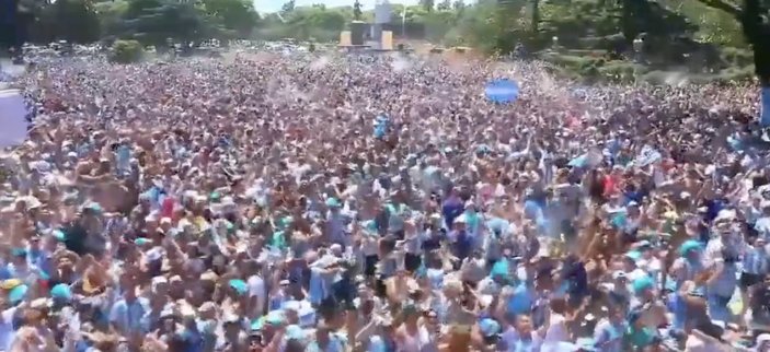 Arjantin'de günlerce sürecek kutlamanın ilk saniyesi