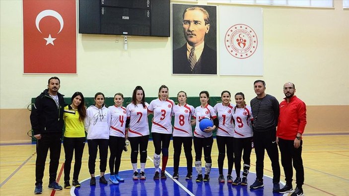 Mehmet Muharrem Kasapoğlu Golbol Kadın Milli Takımı'nı tebrik etti 