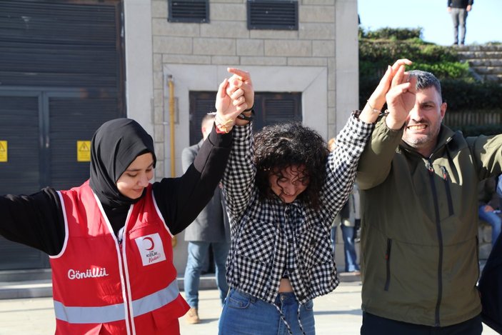 Rize'de yabancı öğrenciler, horon oynayarak eğlendi