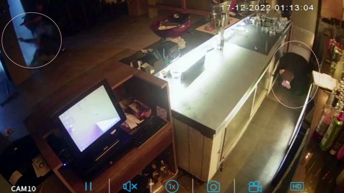 Sakarya'da 1 kişinin öldüğü alkollü mekanda silahlı çatışma anı