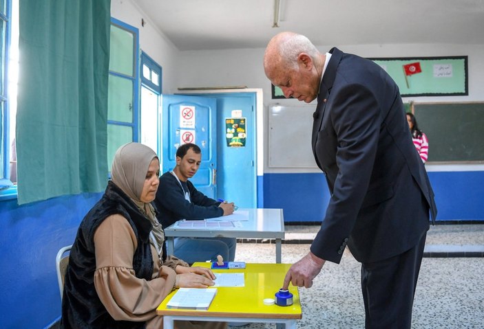 Tunus'ta seçimlere düşük katılım sonrası gözler Cumhurbaşkanı Said'e çevrildi