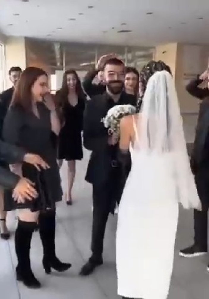Ataşehir'deki genç kadın, erkek arkadaşına evlenme teklifi etti