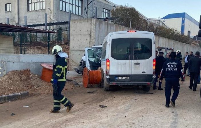 Gaziantep’te köpeğe çarpmamak için manevra yapan minibüs ölüme yol açtı