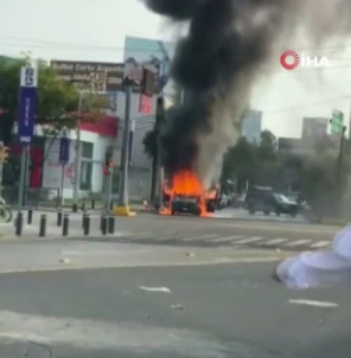 Meksika’da alev topuna dönen ambulansta patlama