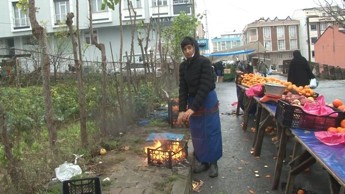 Arnavutköy'de pazarcılar soğuk havada ateş yaktı